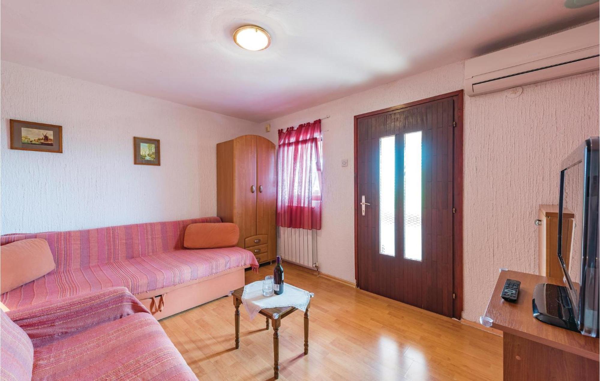 Awesome Home In Porec With House Sea View ภายนอก รูปภาพ